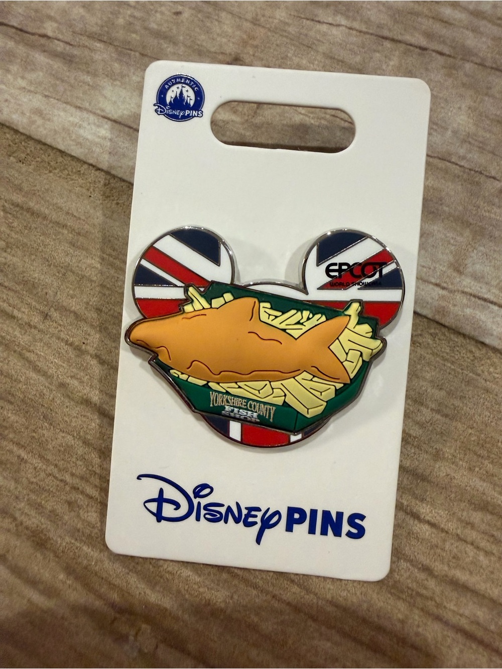 Disney pin Epcot - fish and chips design